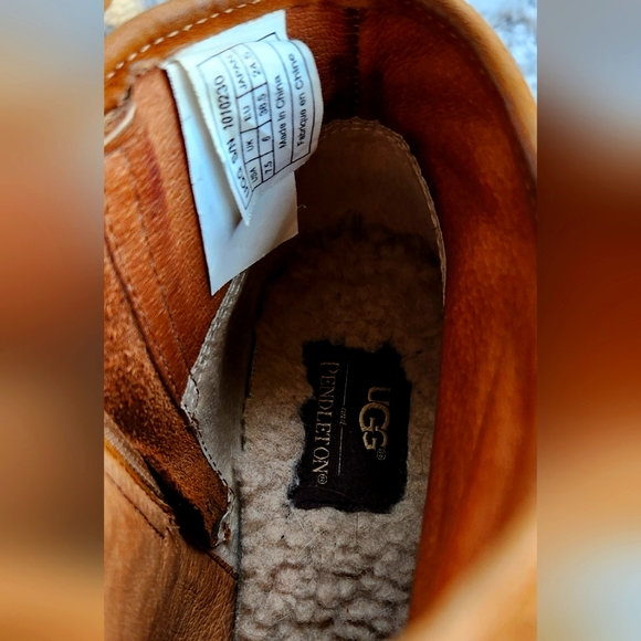 Ugg Pendleton ankle boots size 7.5 - Picture 4 of 16